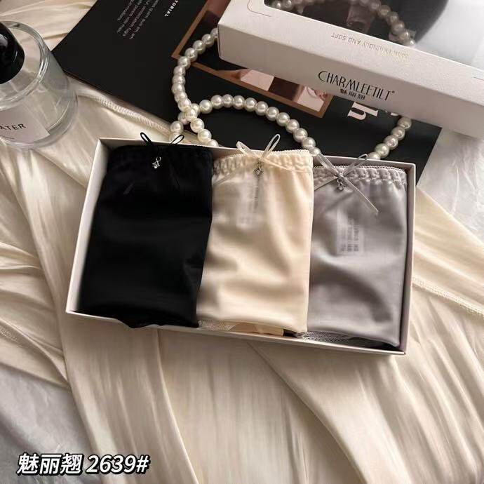 高腰蕾丝边性感包臀无痕三角裤