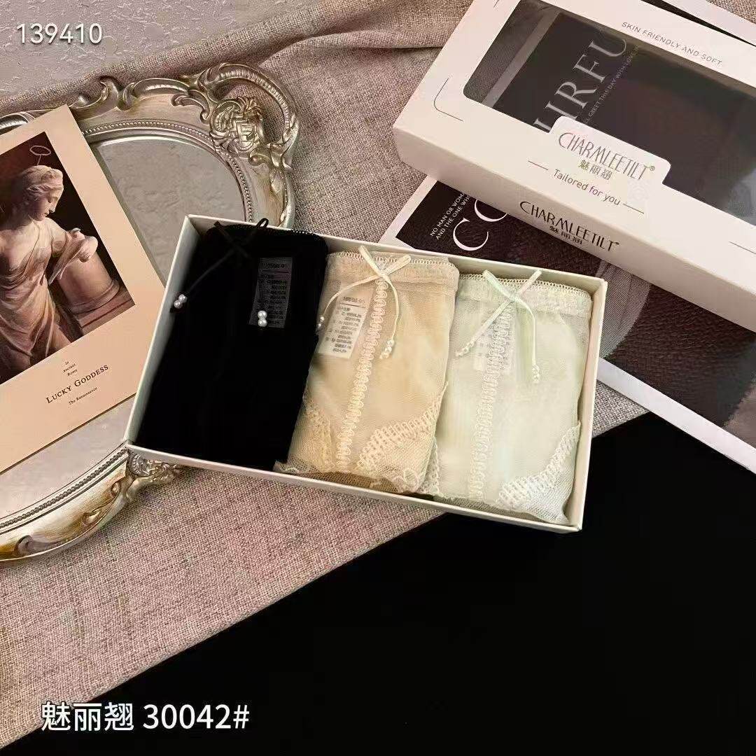 魅丽翘花瓣纯棉档透视包臀三角裤