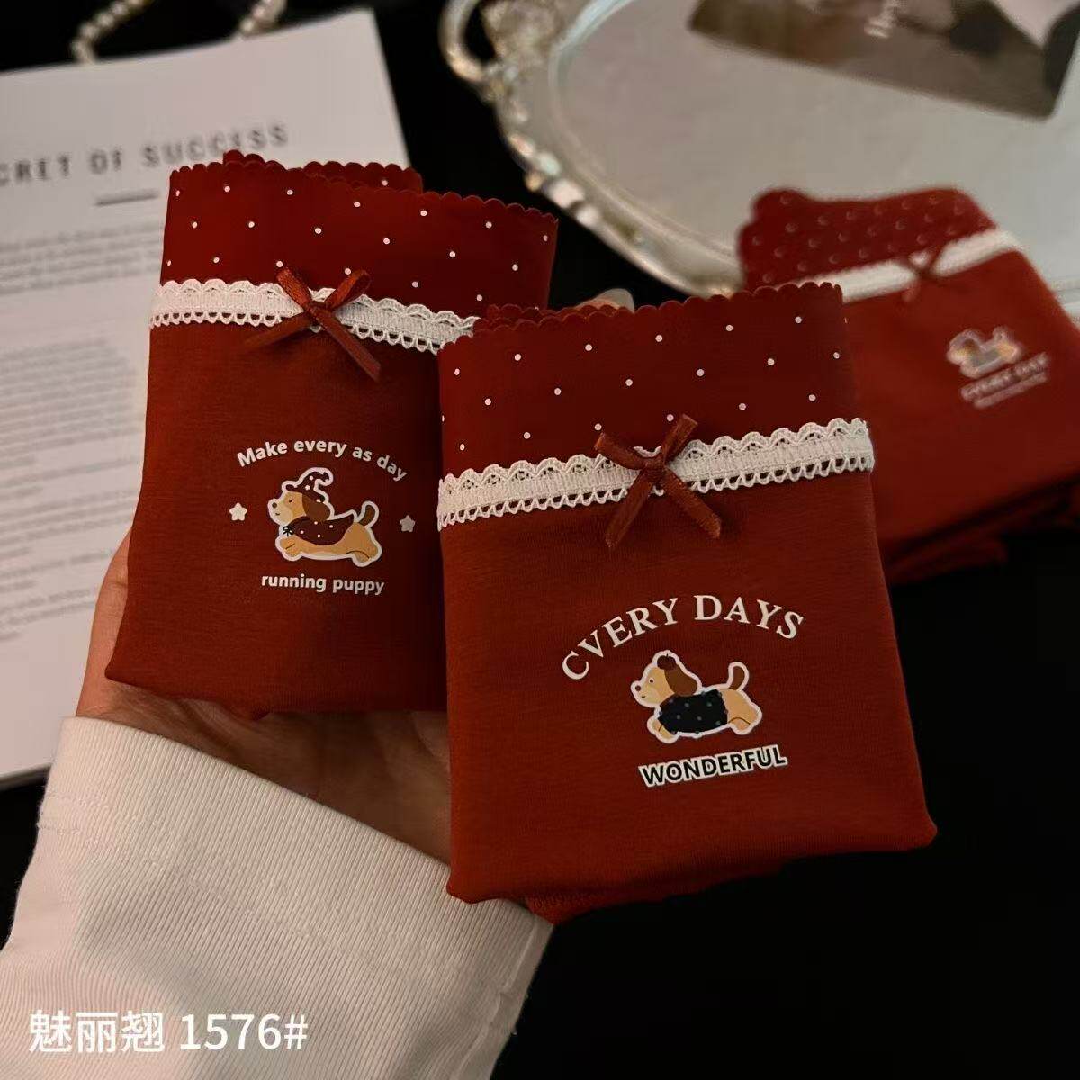 魅丽翘车厘子红内裤色女中腰绵柔三角裤透气亲肤本命年喜庆裤衩