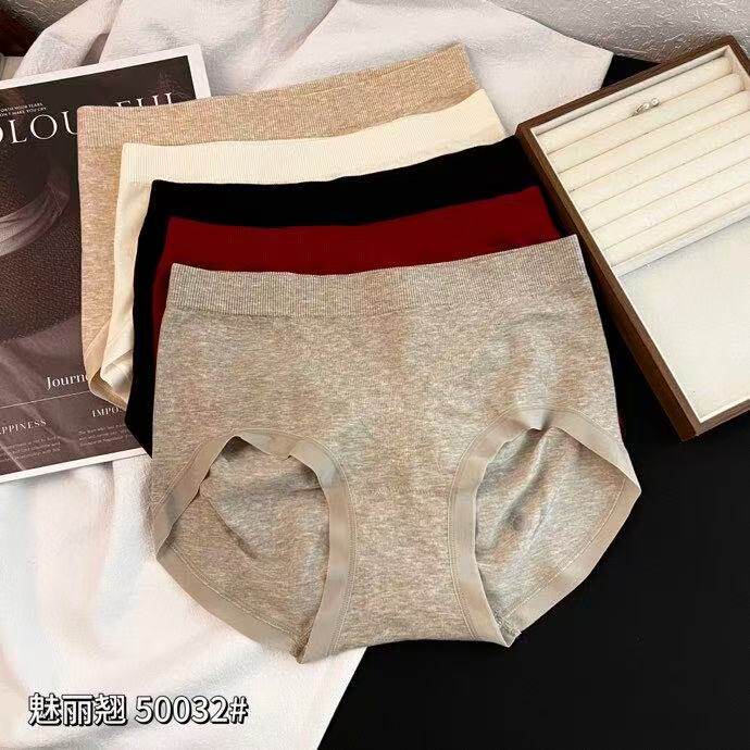 内裤女透气舒适中腰三角裤