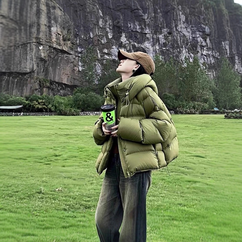 泡芙龟背绿色短款羽绒棉服女2025年冬季莱姆绿棉袄连帽面包服外套