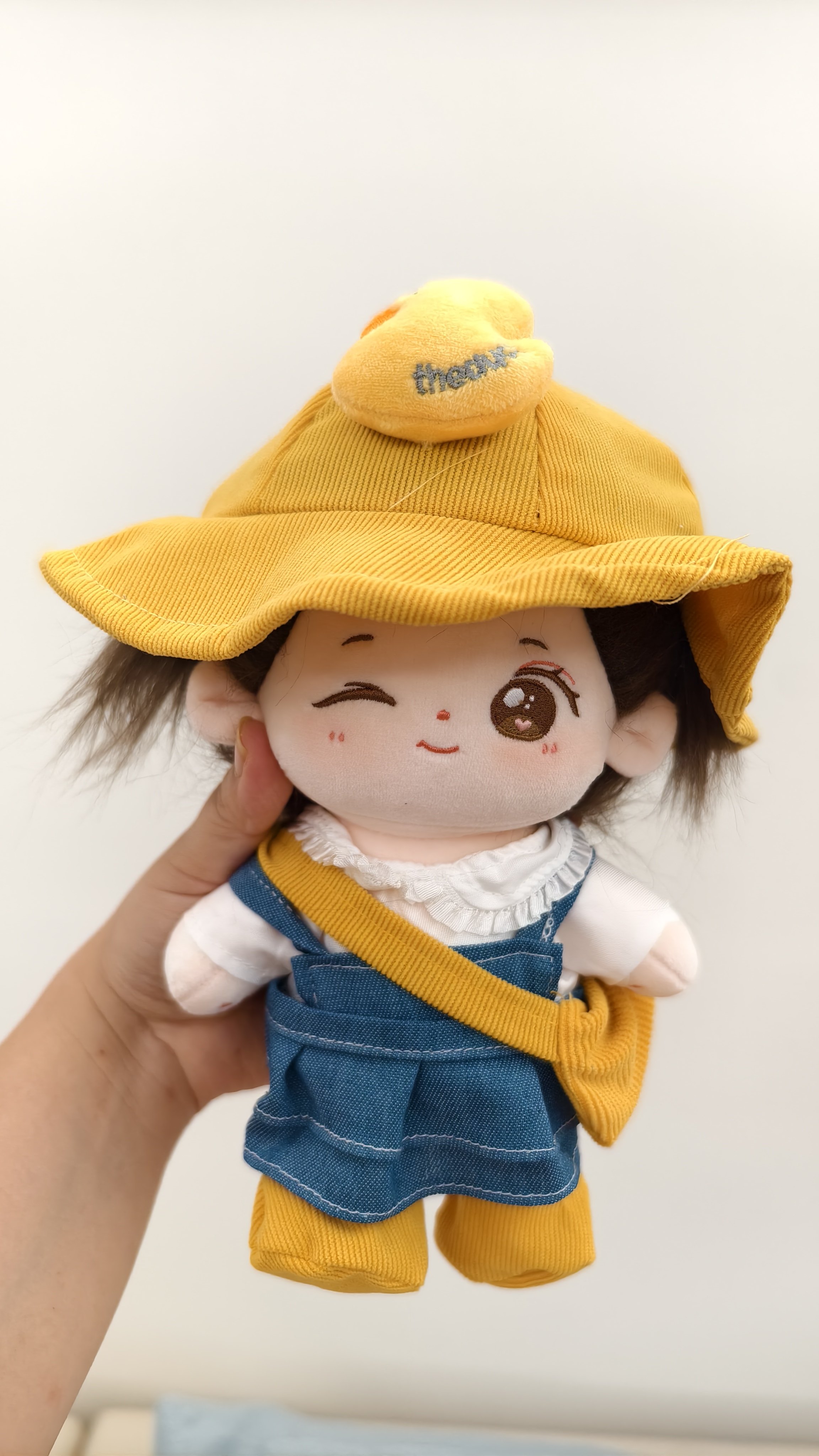 实拍20cm棉花娃娃可爱幼稚园黄色帽子牛仔上衣背带裙向日葵包鞋子