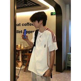 2026新款国潮小熊刺绣V领短袖t恤男款夏季宽松高街青少年套头上衣