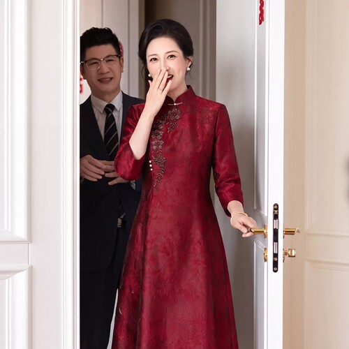 2026新款中式改良酒红旗袍婚宴