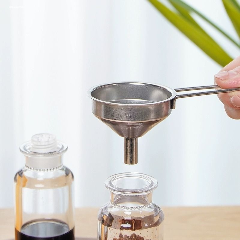 迷你漏斗家用小口径不锈钢漏斗打酒器厨房倒油倒酒液体分装器,餐饮具,漏斗,淘宝优惠券,粉丝福利购,淘宝优惠卷