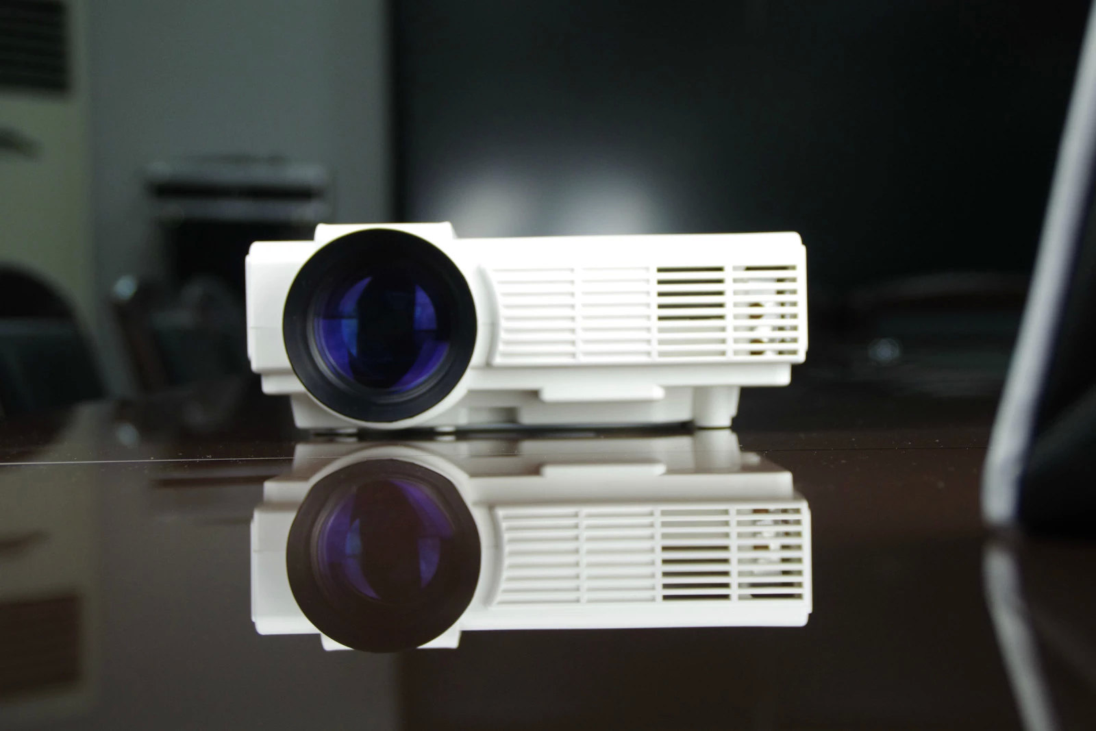 迷你微型投影仪 安卓智能手机同屏户外家用无线移动投影机|ruв категории офисное оборудование/расходные материалы/соответствующие услуги, проектор - от Buy2taobao.com для оказания профессиональной услуги покупки агента Taobao