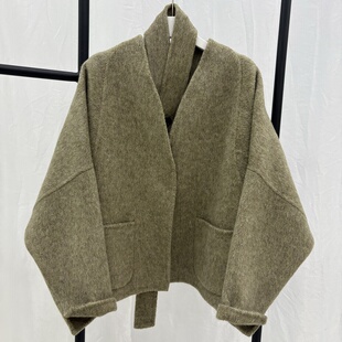 2025秋冬新款高级感无领双面山羊绒大衣女短款带围巾宽松羊毛外套