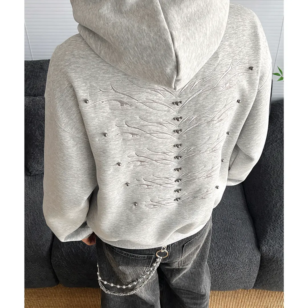 刺绣金属铆钉连帽卫衣男外套