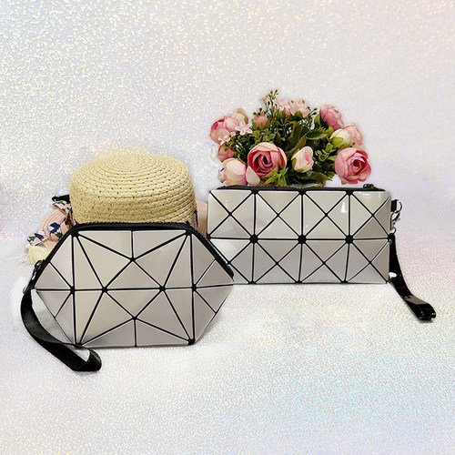 菱格小号便携时尚日系化妆包