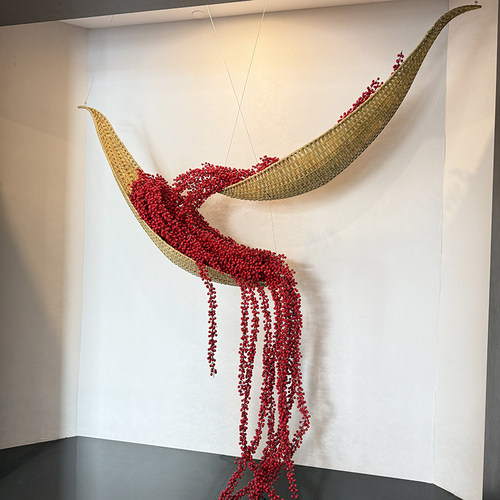 倒挂红豆船酒店展厅玄关造景