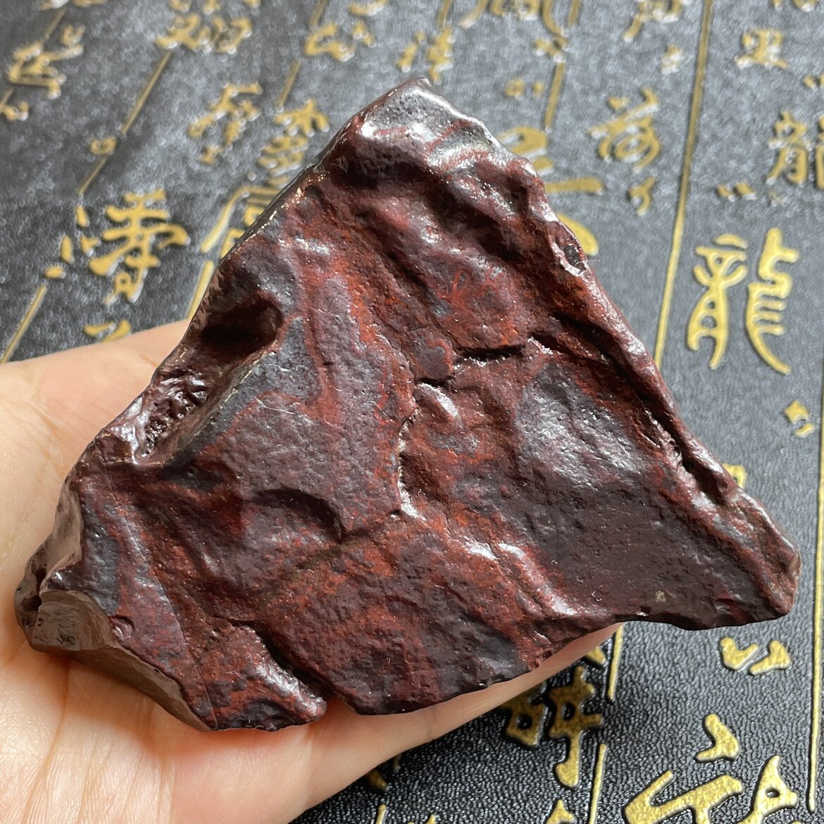 新疆彩陨原石手把件泡水摆件雕刻小众原石79mm*49mm372克261