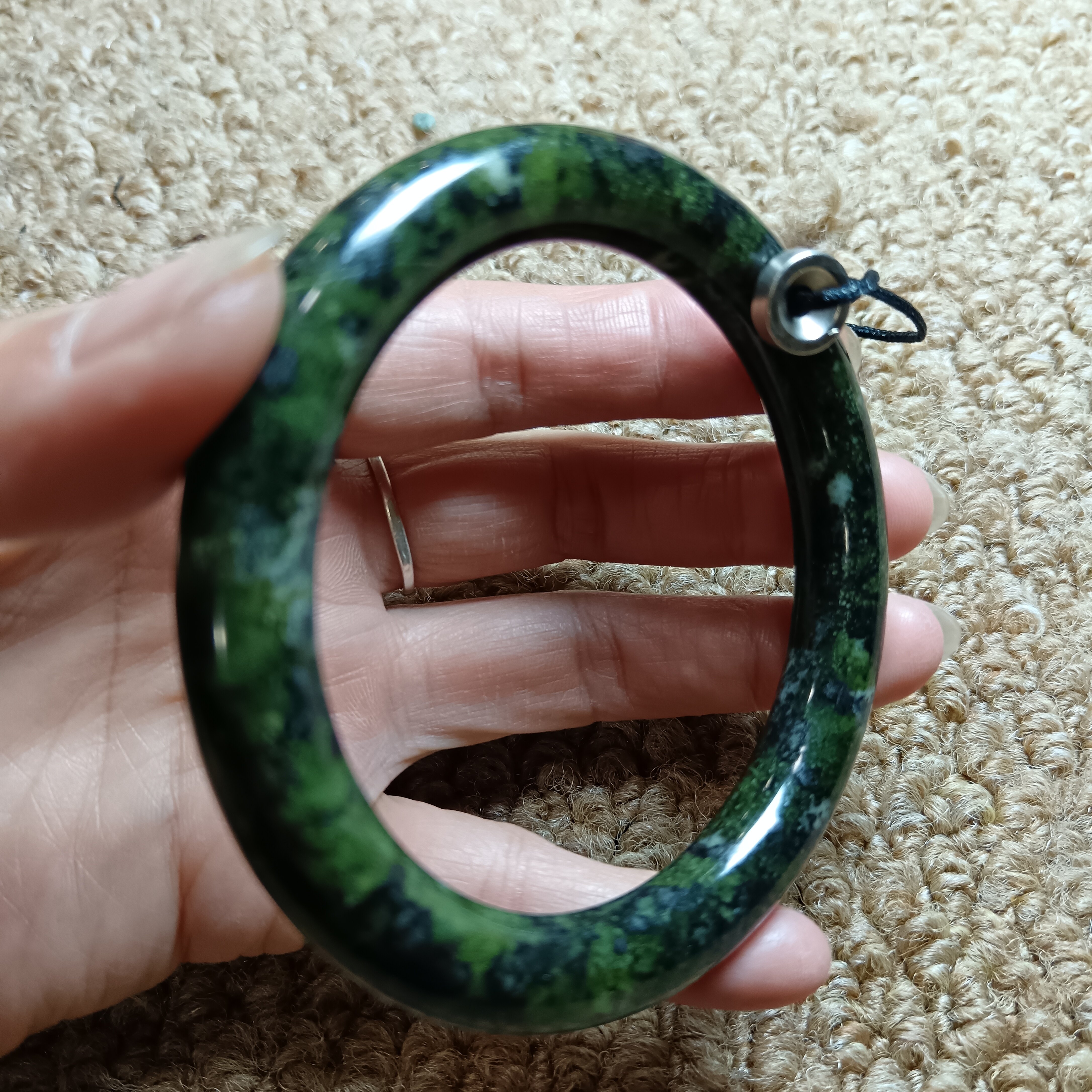 西藏药王石手镯冰透黄墨绿有磁圆条形贵妃镯圈口59.5mm宽10mm2198