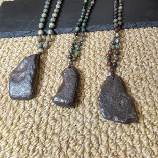 3件套更划算新疆五彩湾硅化铁原生态吊坠养心护心石项链247