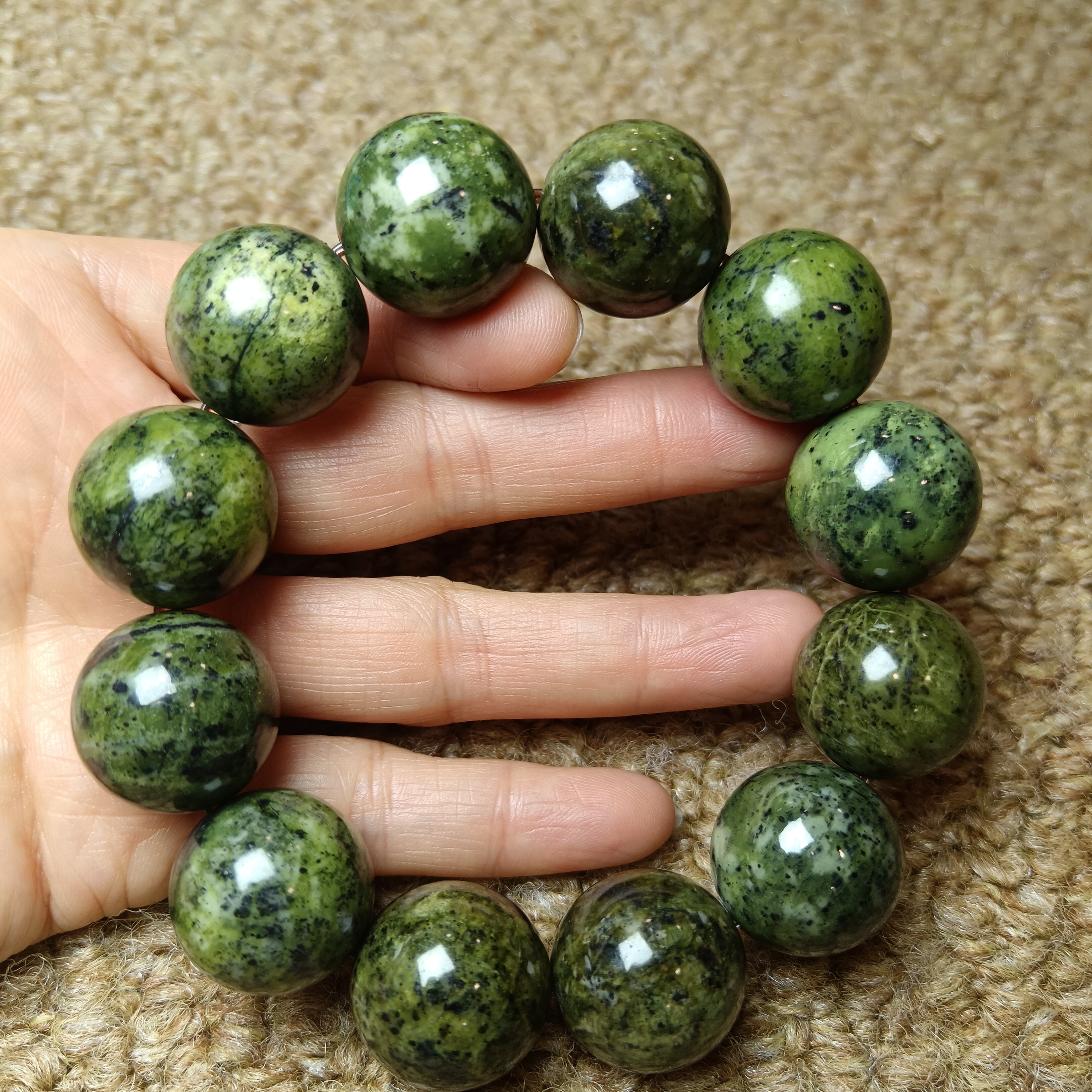 20mm西藏药王石圆珠手串青黄绿带墨绿点油润光滑纹路清晰带磁1929