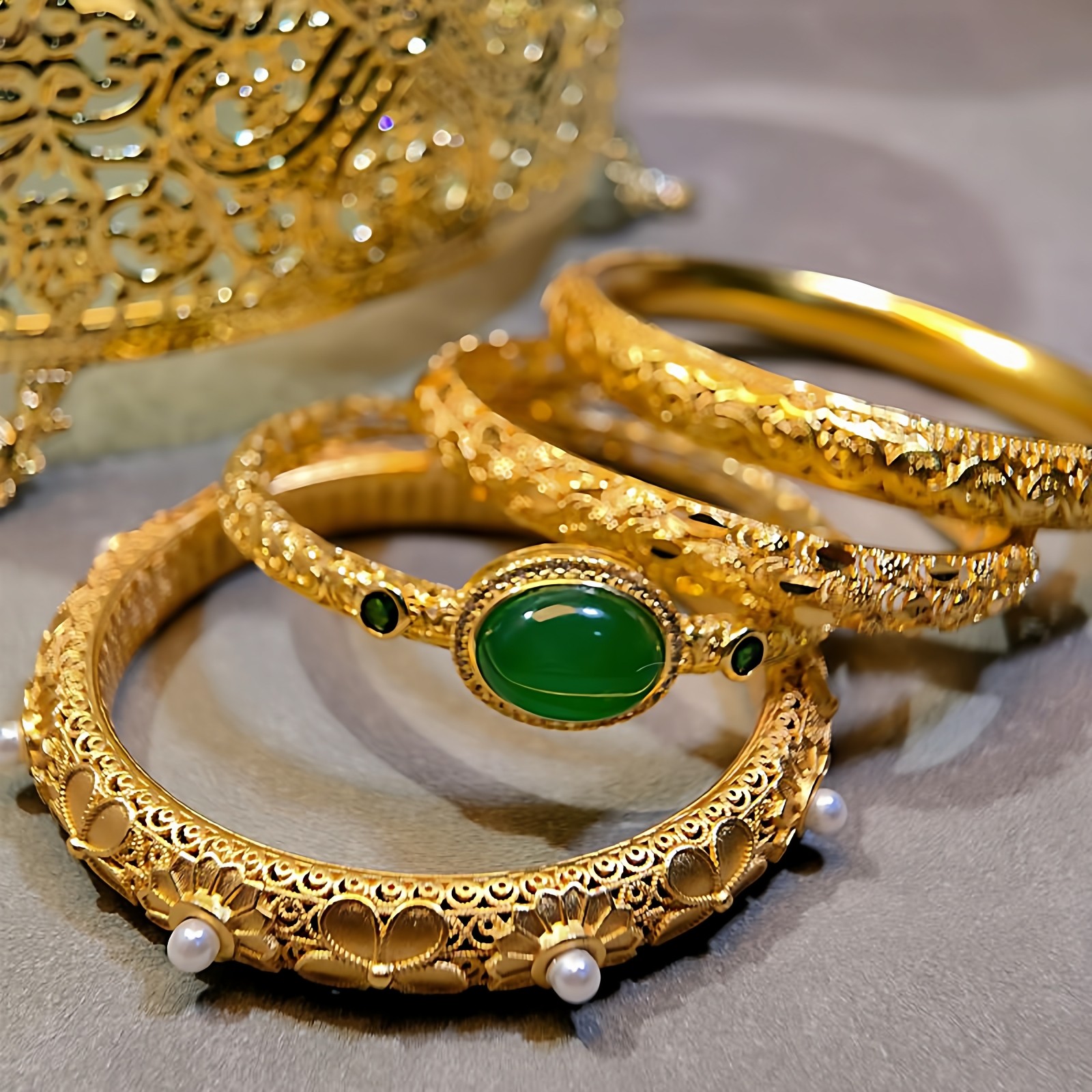 复古宫廷镂空唐纹草开口手镯珍珠玉髓黄金保色高级感新中式手环女
