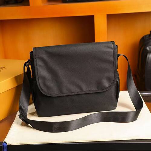 Japanese Style Casual One-shoulder Simple All-match Postman