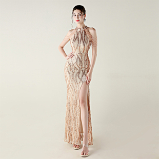 香槟色重要场合高级晚礼服女2025新款法式绝美设计挂脖长款连衣裙