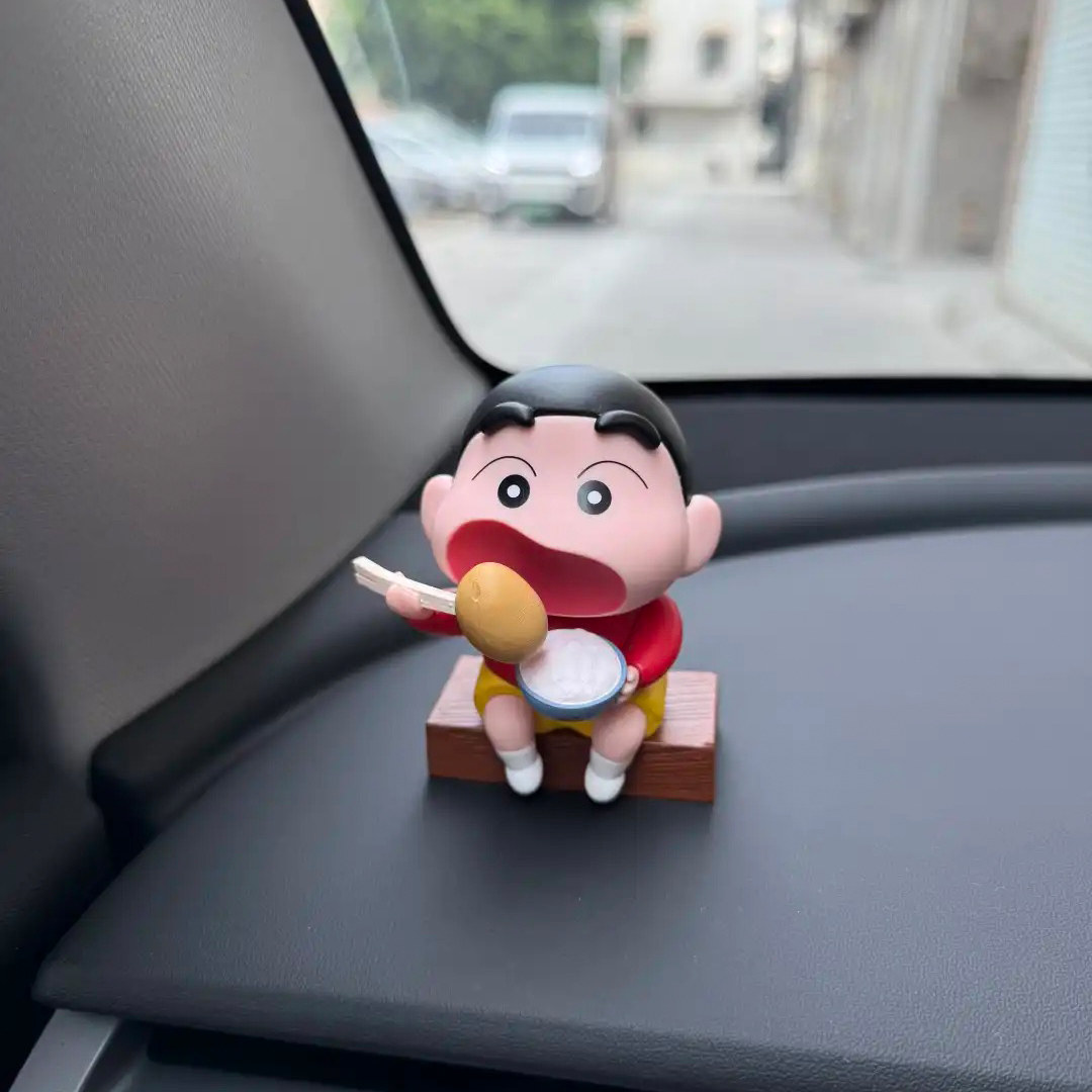 蜡笔小新车内饰品摆件车载装饰用品汽车中控台摆件车上显示屏用