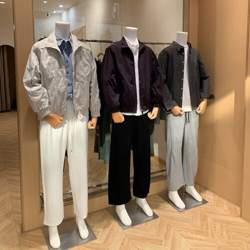服装店橱窗男女人台模特