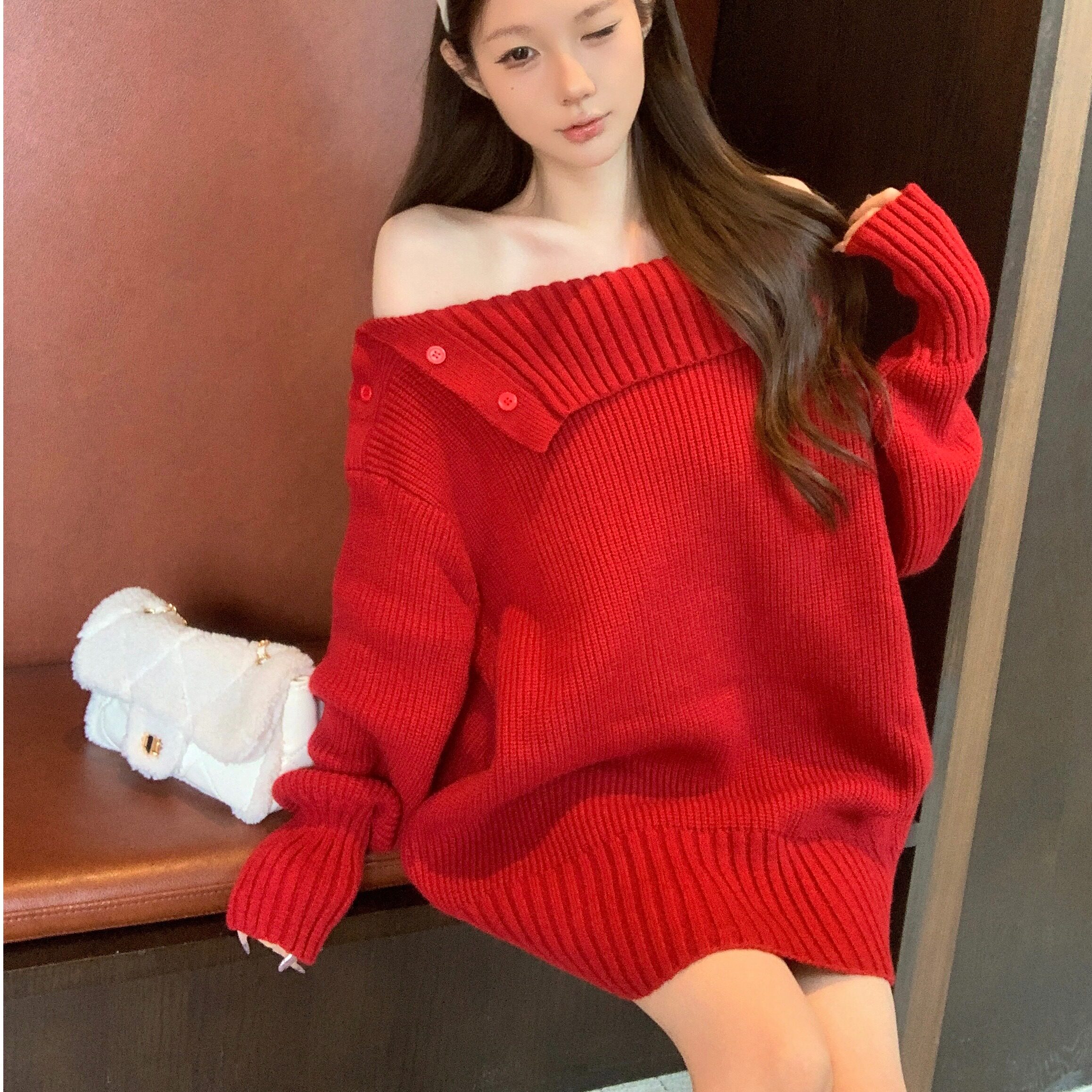 春秋新款氛围感穿搭红色毛衣女款时尚气质高级感慵懒一字肩毛衣女