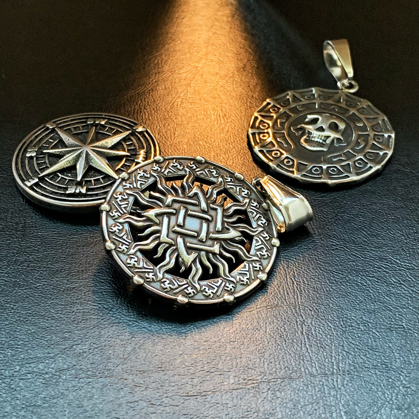 英灵系列-古法钛钢项链男款复古太阳骷髅罗盘中古长款不掉色项坠