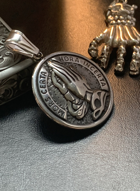 祈祷之手-古法钛钢项链男款复古骷髅维京中古长款转运不掉色项坠