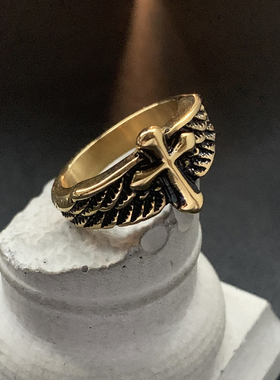 光辉之翼-金色翅膀十字钛钢戒指