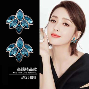 蓝色时尚复古高级感耳坠女妾之意