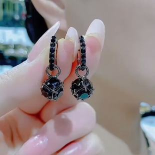 复古黑色锆石球球耳环2024年秋冬新款气质两戴耳扣精致耳饰女