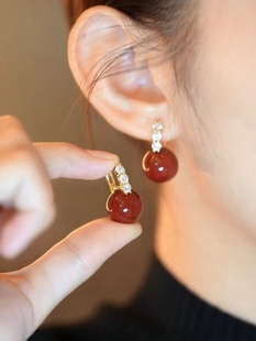 韩国银针轻奢酒红珍珠耳环小众夸张感耳扣2024新款气质美拉德耳饰