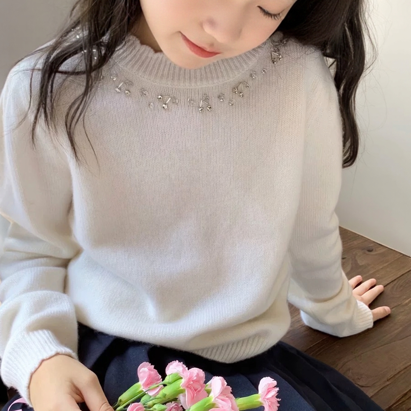 法国女童白色小樱桃毛衣