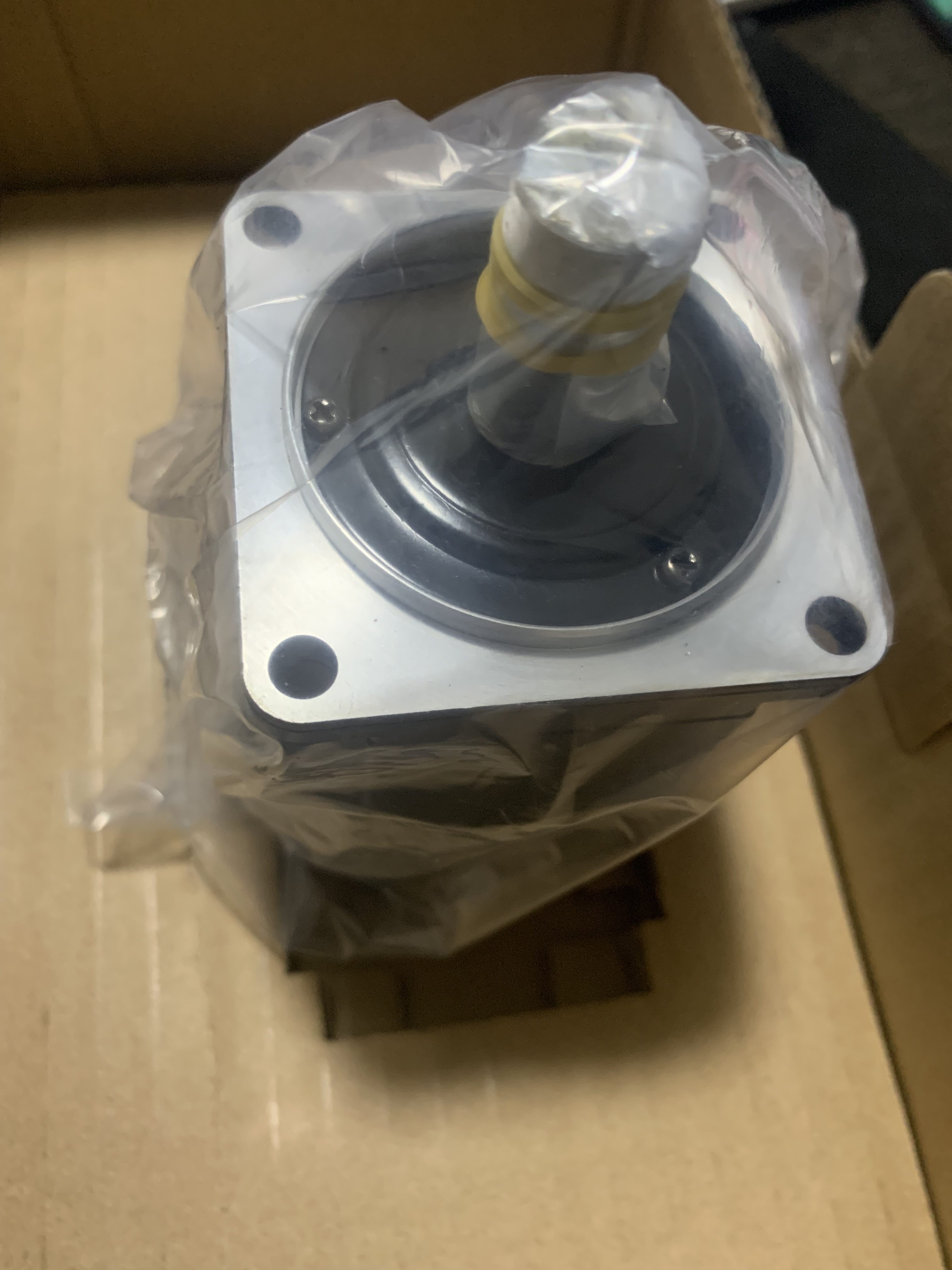 SGML-02AF14B SGML-02AF14C安川伺服电机全新质保一年包邮询价