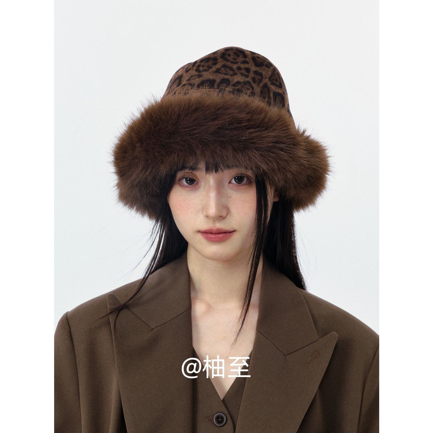 豹纹毛绒渔夫帽子女秋冬韩版日系百搭复古防寒保暖毛边护耳包头帽