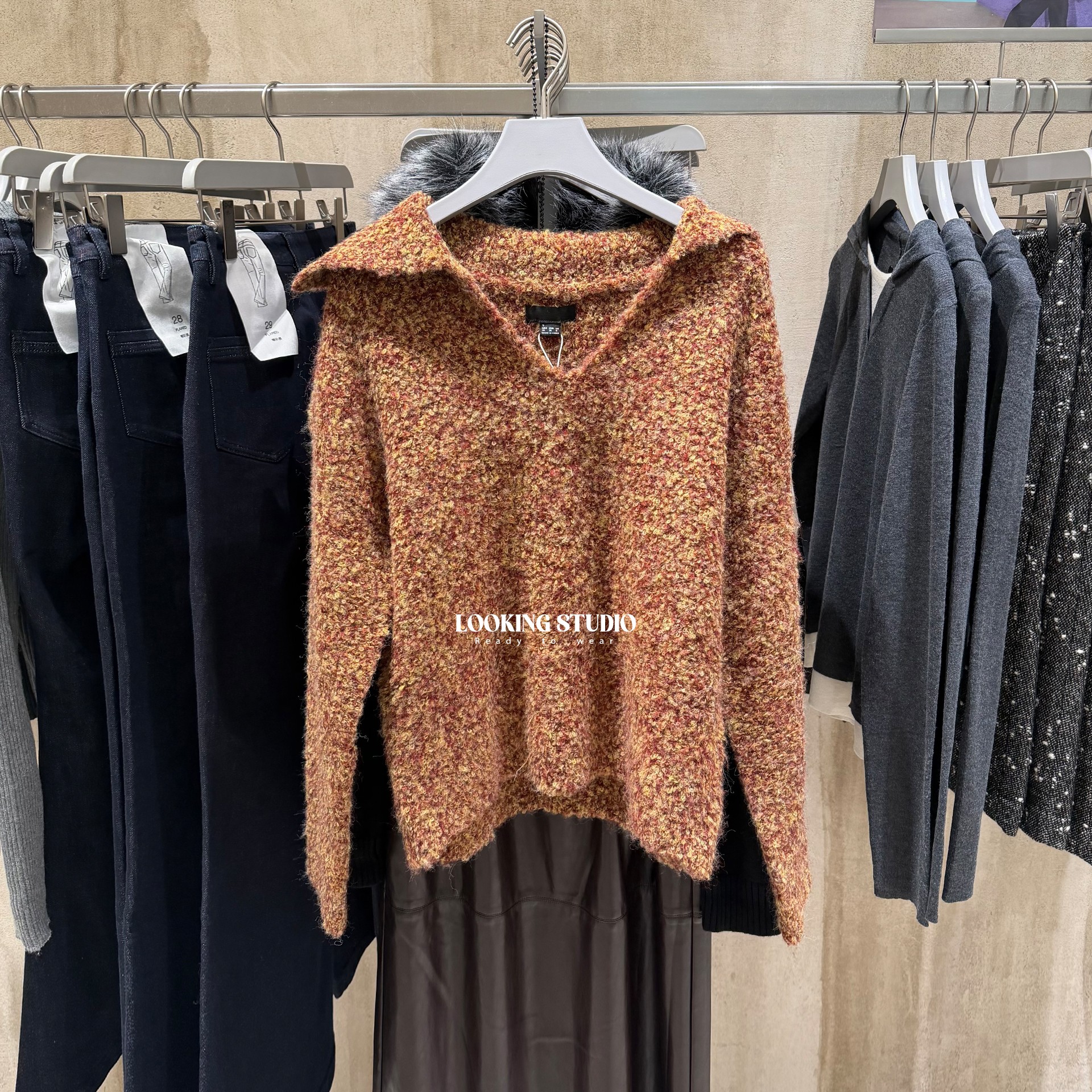 UR&DC2025秋冬新款琥珀流光风肌理感宽松大翻领长袖针织衫女毛衣