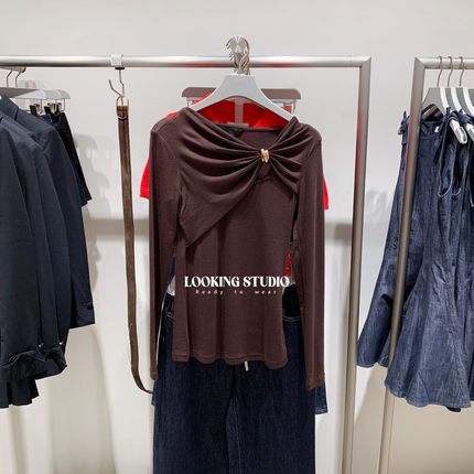 UR&DC2025秋季新款气质设计感琥珀流光风金属扣扭结长袖T恤女上衣