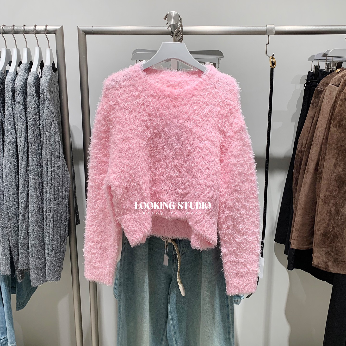 UR&DC2025冬季新款甜美减龄多巴胺穿搭毛绒短款长袖针织衫女毛衣