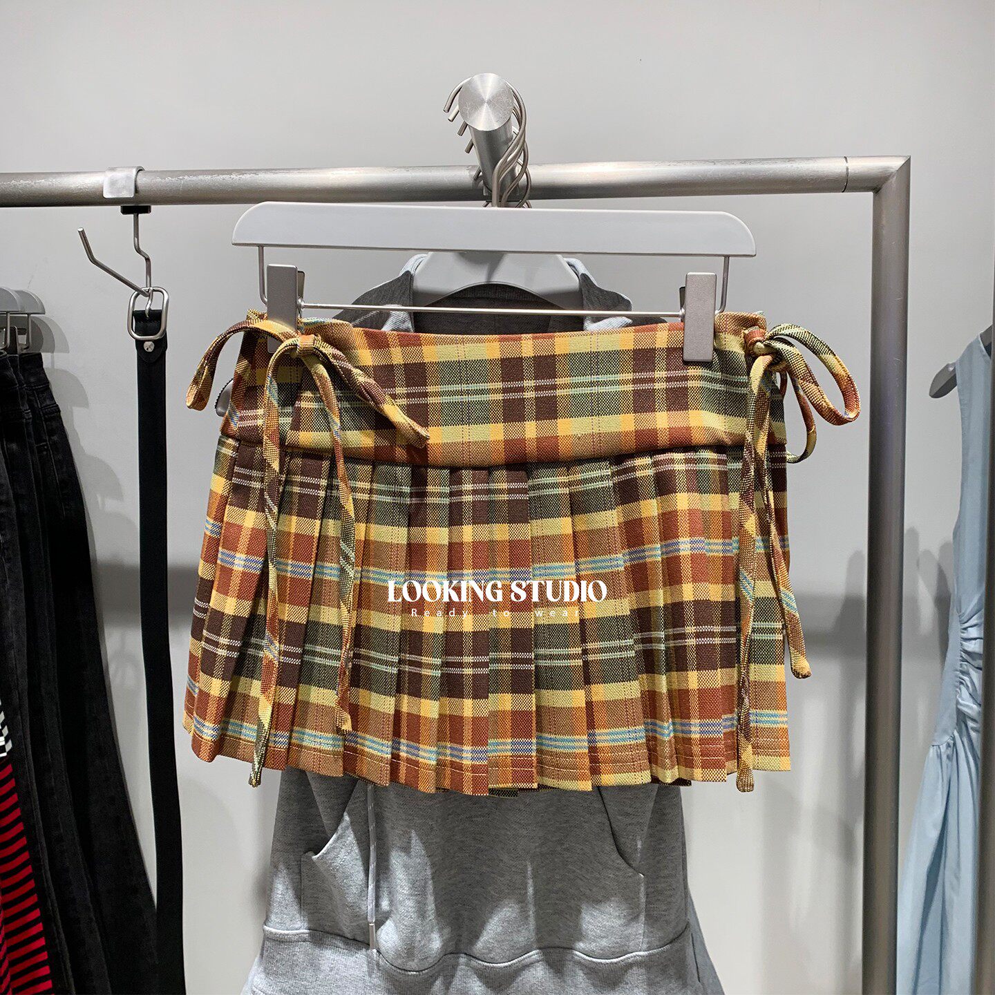 UR&DC2025秋季新款复古学院风撞色格纹系带百褶系带A字裙半裙短裙