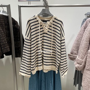UR&DC2026春季新款薄款宽松慵懒撞色条纹系带V领套头长袖针织衫女