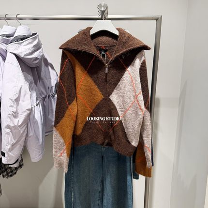 UR&DC2025冬季新款琥珀流光风复古菱格纹短款长袖拉链针织开衫女