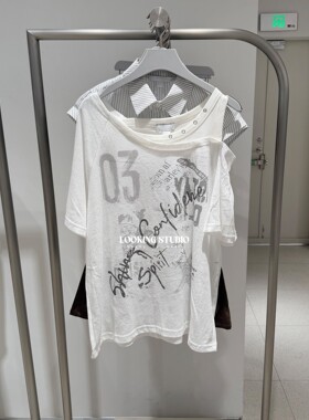 UR&DC2026夏季新款设计感潮流街头涂鸦印花斜领露肩短袖T恤女上衣