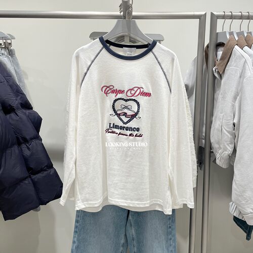 UR&DC2025冬季新款宽松潮流休闲撞色字母图案白色圆领长袖T恤衫女