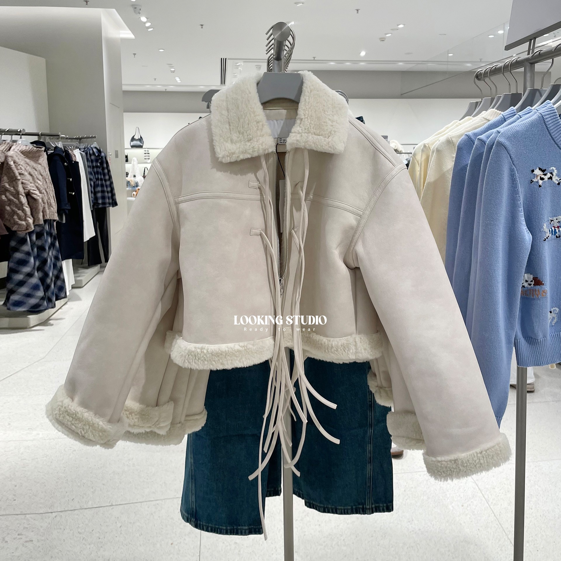 UR&DC2025冬季新款法式休闲毛领毛边白色翻领系带拉链短款外套女