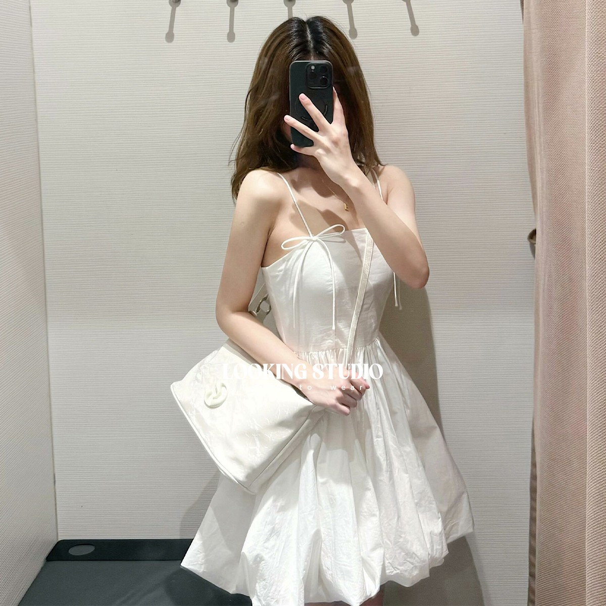 UR&DC2025夏季新款白色甜美减龄少女风蝴蝶结初恋花苞吊带连衣裙