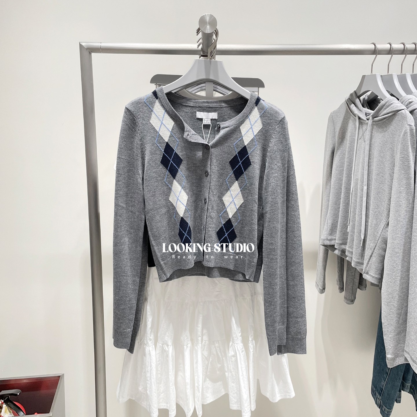 UR&DC2025秋季新款法式休闲学院风撞色菱格纹外搭长袖针织开衫女