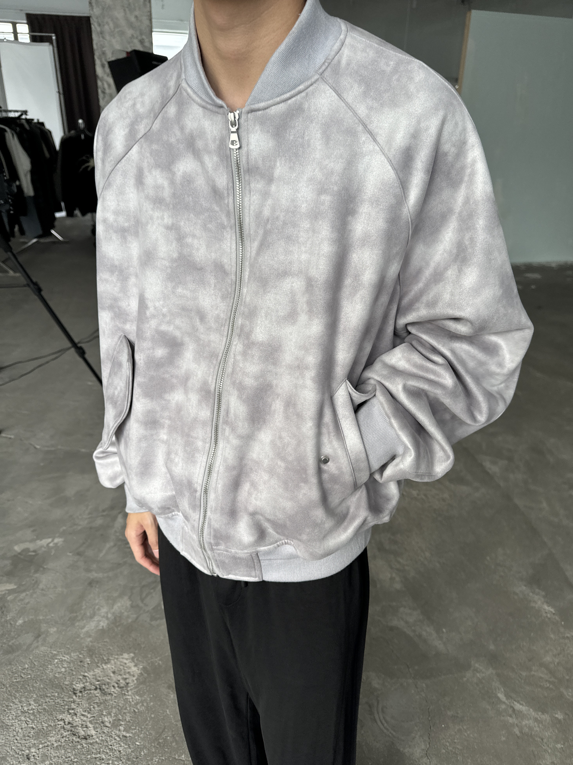 La chute浅灰色扎染飞行员夹克Bomber廓形短宽360g麂皮绒棒球服帅