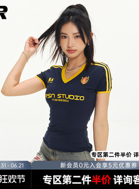 ER美式复古辣妹V领撞色印花短袖T恤女夏季运动修身显瘦高级感球衣