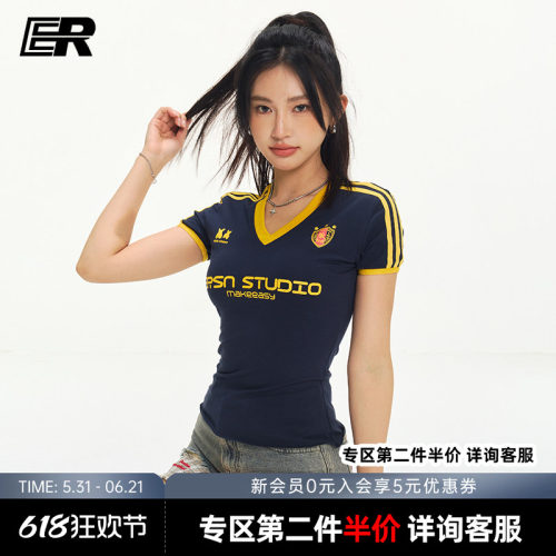 ER美式复古辣妹V领撞色印花短袖T恤女夏季运动修身显瘦高级感球衣