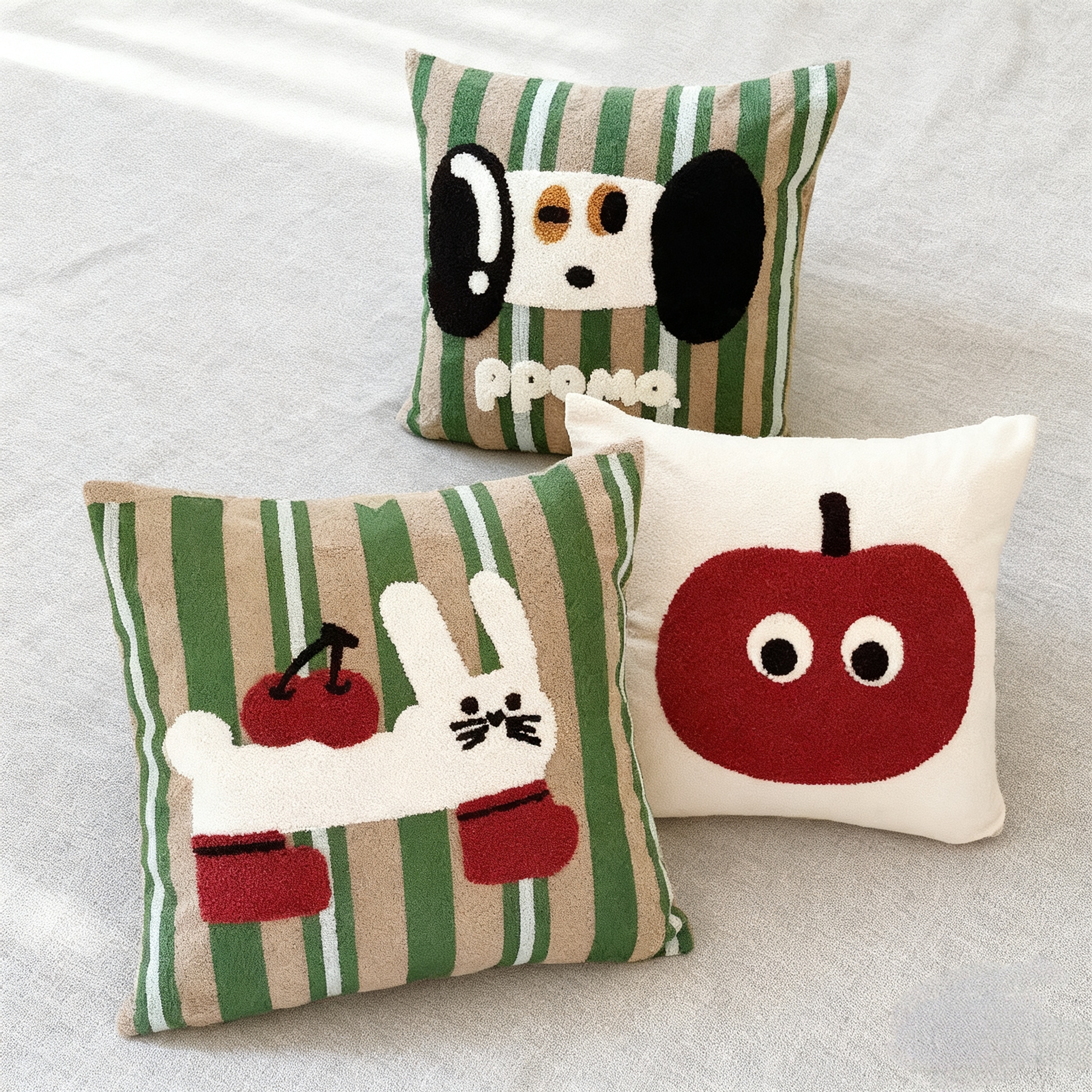 多巴胺条纹苹果毛巾绣云朵绒客厅床上靠背沙发靠垫卡通绣花抱枕