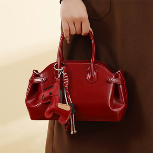 新年红色斜挎包包女时尚百搭马年挂饰单肩手提包结婚喜庆波士顿包