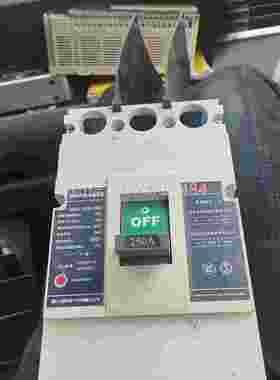 议价-德力西塑路器CDM1-40L0壳/3300250A拆机断二